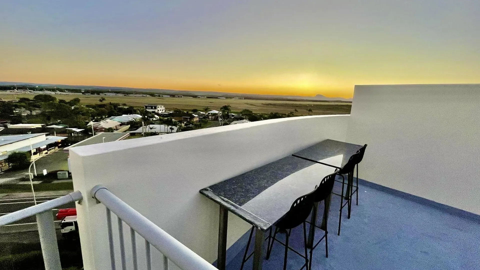 Rooftop Apartment - Heated Pool & Beach Access マークーラ オーストラリア